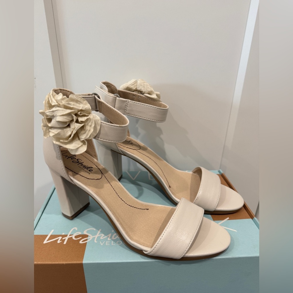 NIB LifeStride Adore Me Dress Sandal, Bone Color, Size 8.5